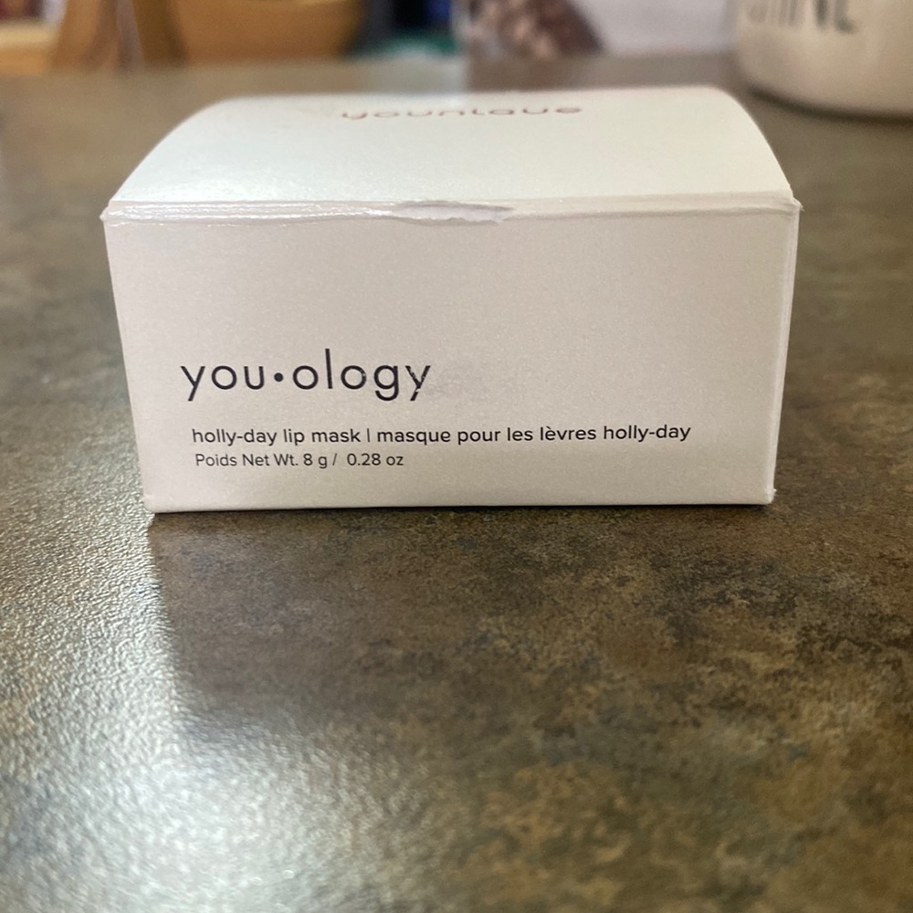 Younique holly-day lip mask